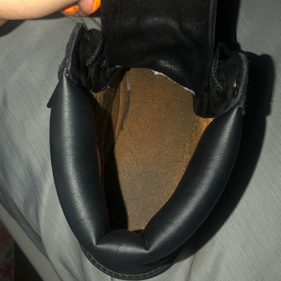 Black and gold timberlands - Picture 6 of 6